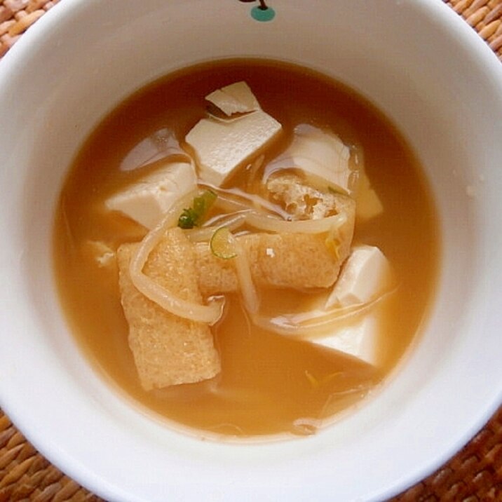 豆腐・もやしの味噌汁
